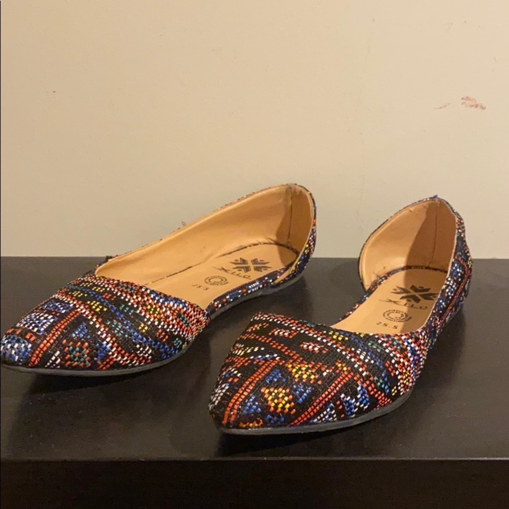 Xilo flats unique woven stylish almost new slip on dress shoes